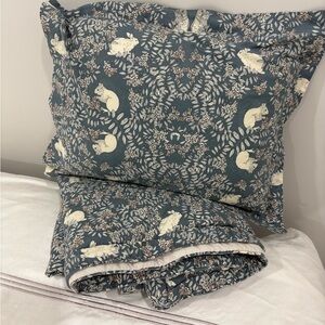 Elegant Blue and Cream Pillow Set